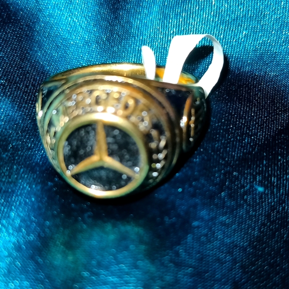 NEW GOLD STATEMENT RING - Picture 2 of 4